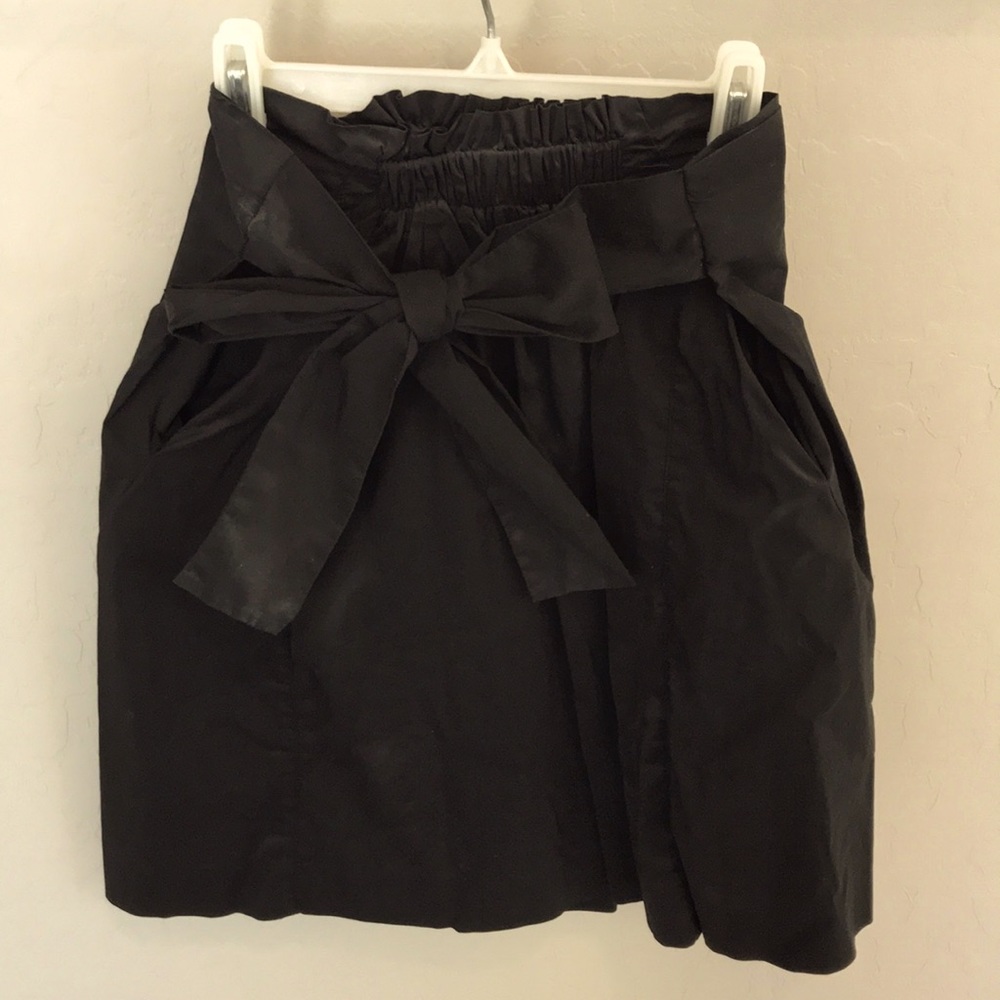 Banana Republic size 6 black skirt with pockets